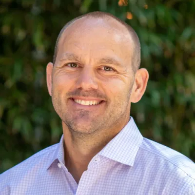 Headshot of Robbie Schweitzer